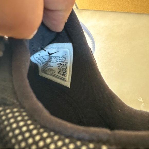 Athletic_Shoes